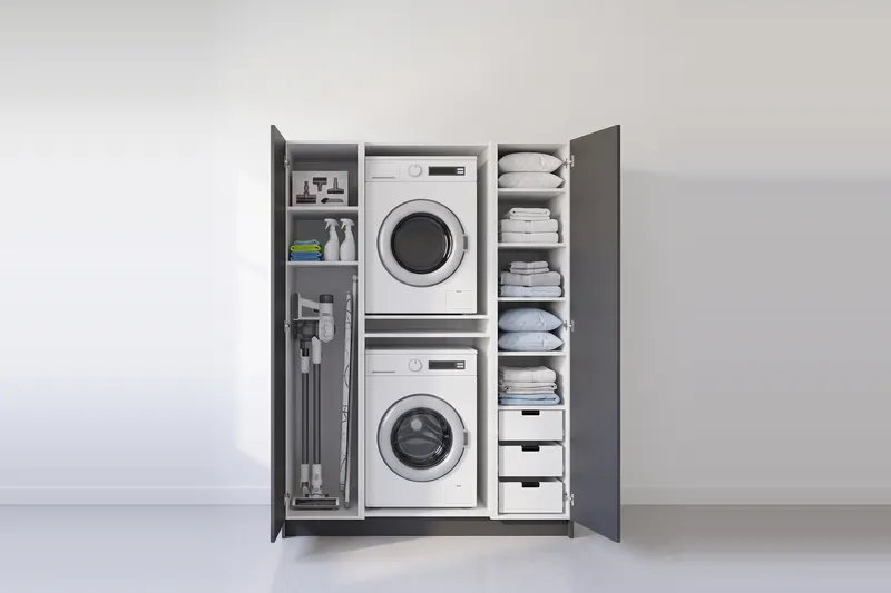 Impressie: wasmachinekast met twee kasten, 153,8 cm breed en 210 cm hoog, fronten in antraciet, met deuren open.